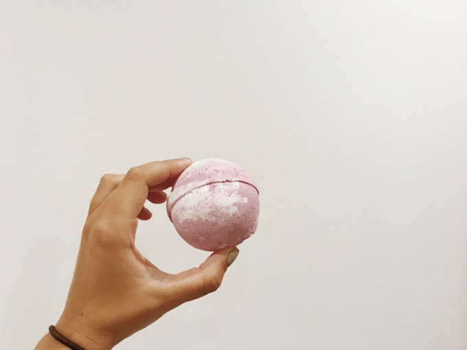 Soakbox Bath Bomb | Staff Review Header